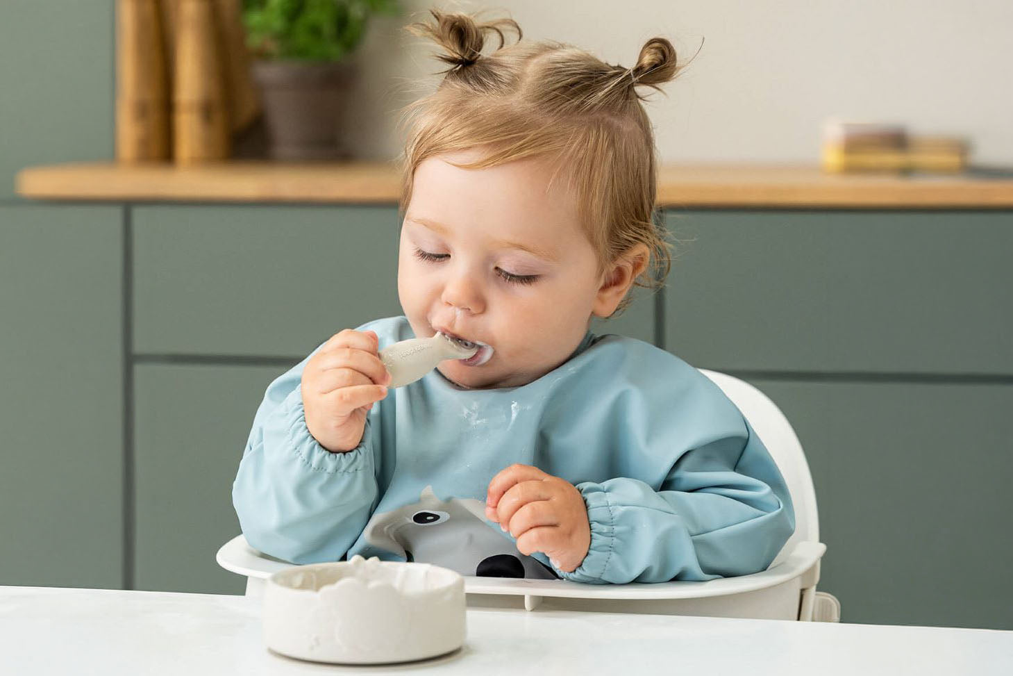 Hihallinen ruokalappu.