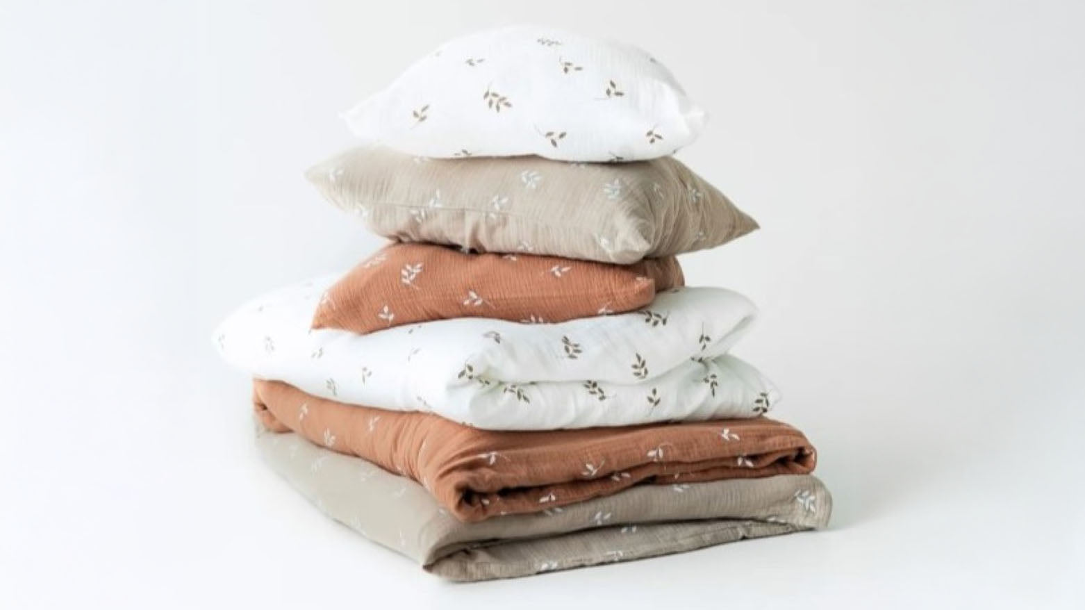 Vauvan pussilakanat ja tyynyliinat.