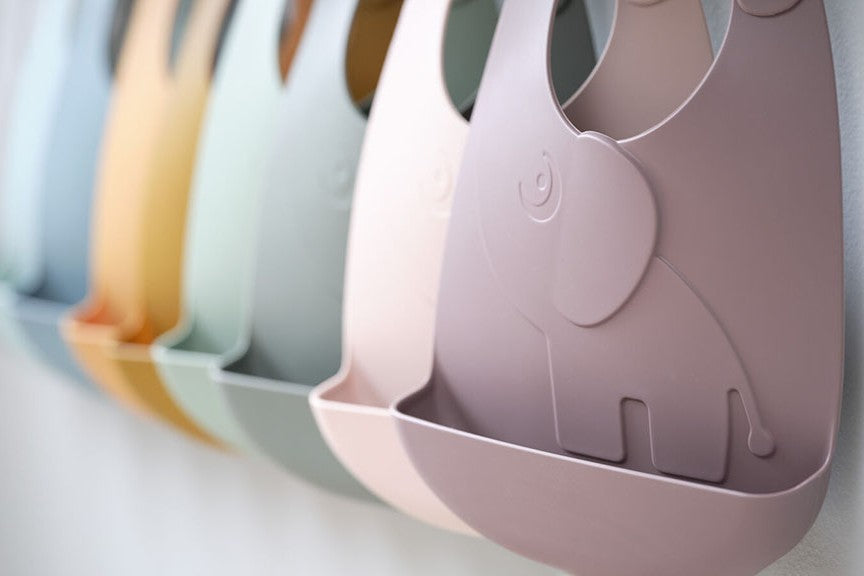 Lastentarvikkeet - silikoniset ruokalaput.