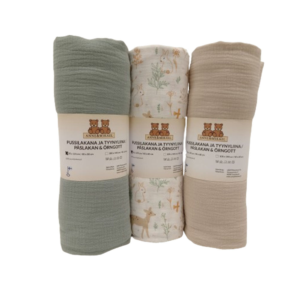 Anne&Mikael harsopussilakanat, sage, pellonreuna ja Oat beige.