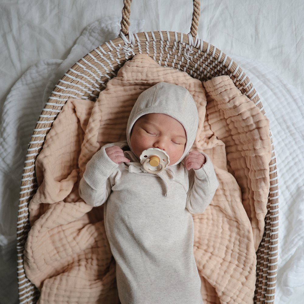 MUSHIE Vauvan yöpuku Knotted gown - Ivory