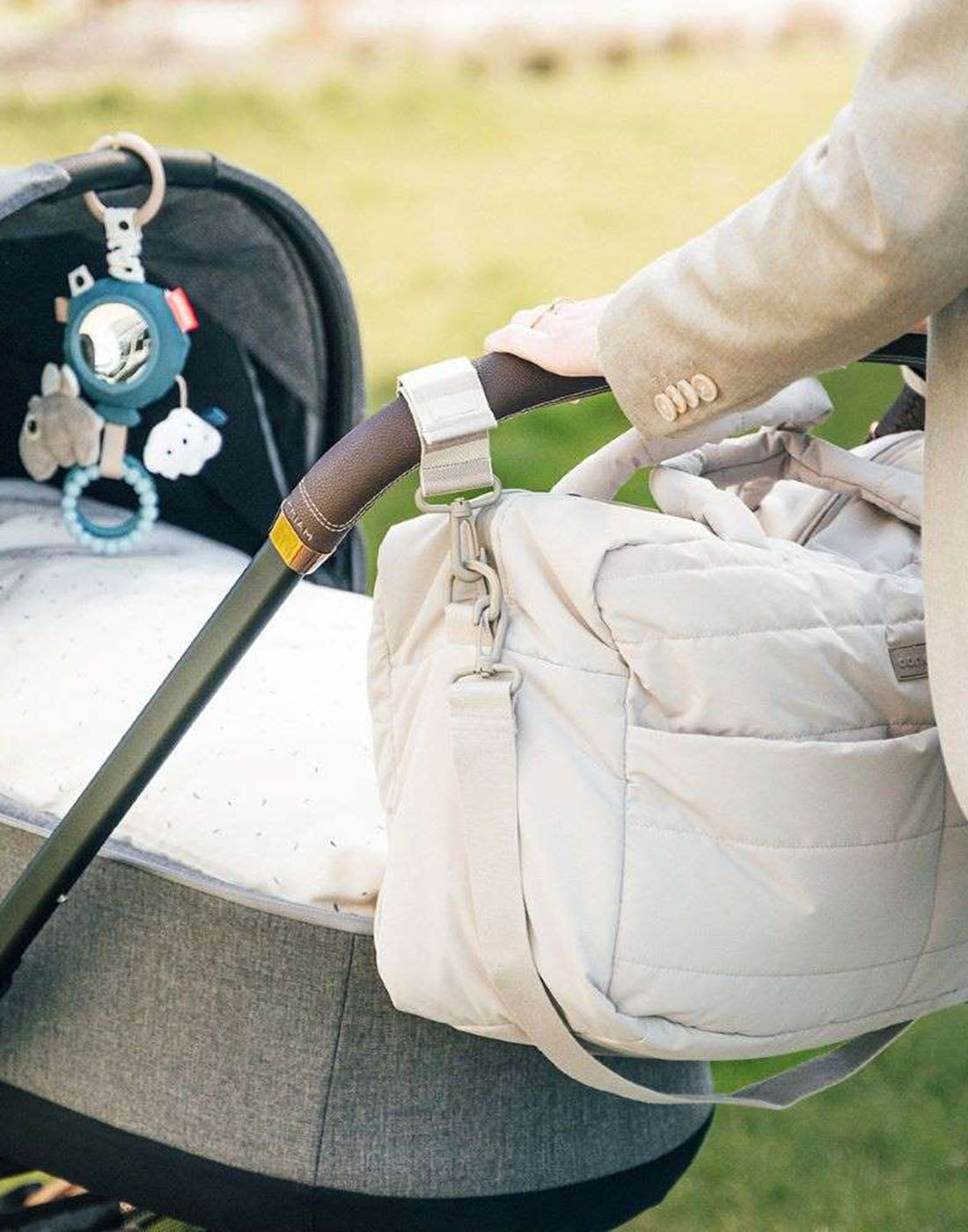 Vauvan kanssa ulkoilu.