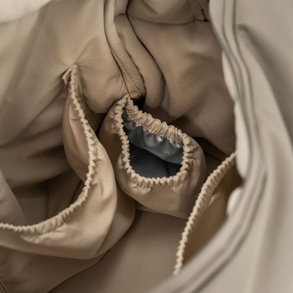 DONE BY DEER Hoitolaukku Quilted bag - Taupe