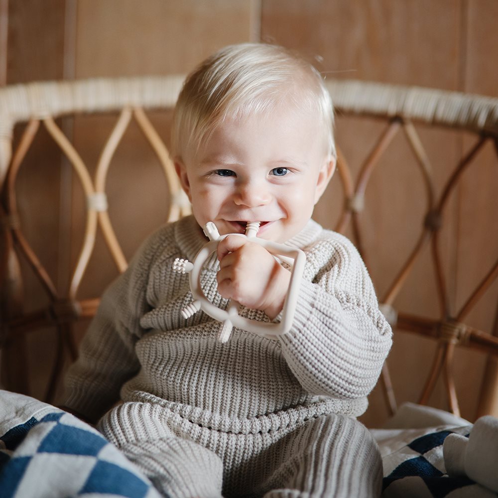 MUSHIE Purulelu No-Drop Teether - Shifting Sand