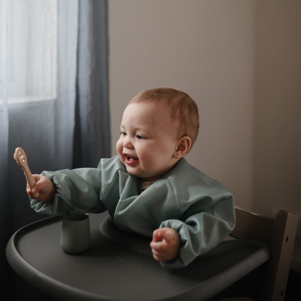 Mushie silikoninen vauvan lusikka.