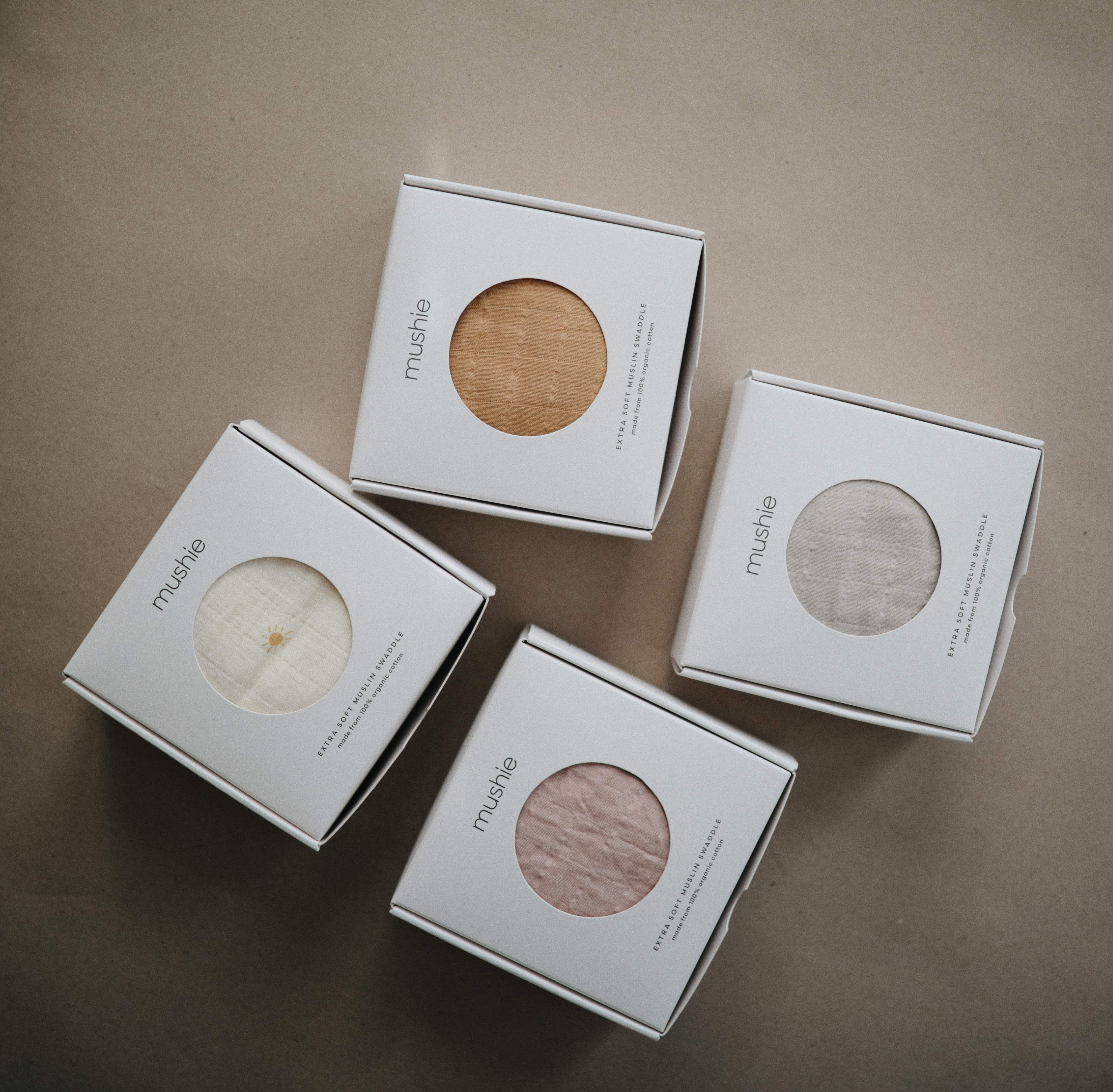 Mushie Swaddle harsoviltti, eri värejä.