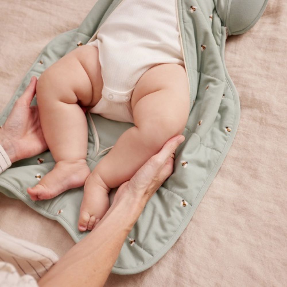 LOVE TO DREAM Swaddle Up kapalopussi Warm (TOG 2.5) - Olive Bees