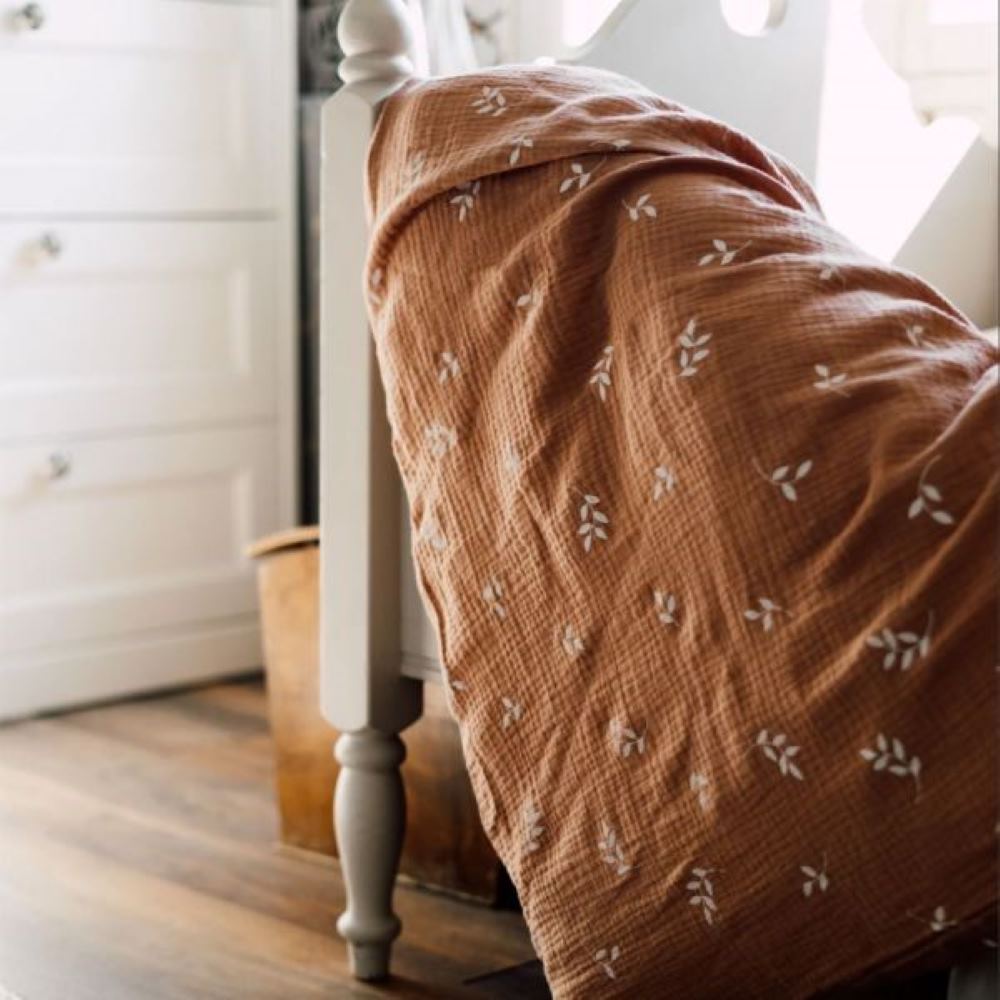 TISU Vauvan pussilakana harsosta, caramel leaves.