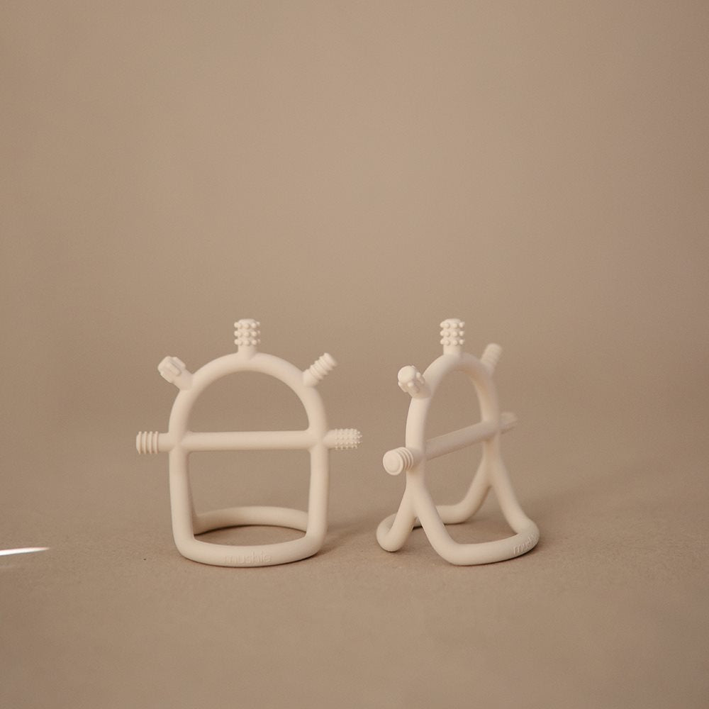 MUSHIE Purulelu No-Drop Teether - Shifting Sand