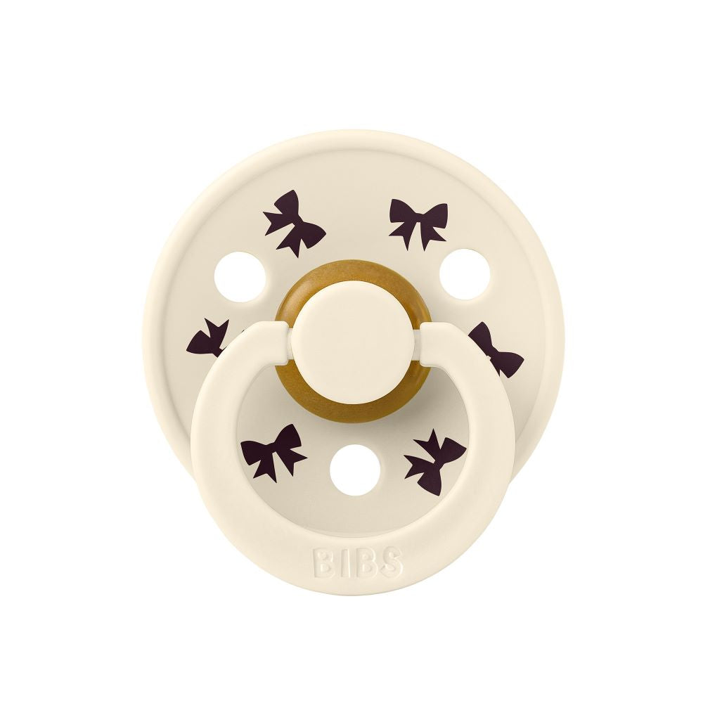 BIBS Colour Holiday Bow tutti 2-pack (koko 2), luonnonkumi - Ivory/Plum