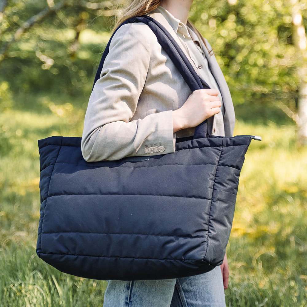 Done by Deer hoitolaukku tote bag, black.