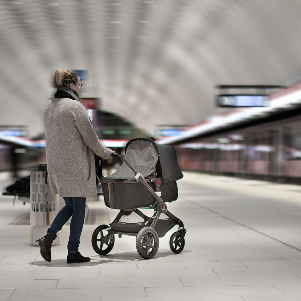 Baby Wallabyn vaaleanharmaa vaunuverho.